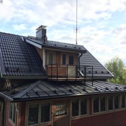 Kattoremontti Orivesi. Tiilikatto. Kuistin katto saumapeltikatto.