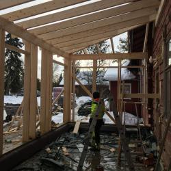 Vanhan hirsitalon remontti, Pirkanmaa. Lasikuisti, märkätilalaajennus, Orivesi.